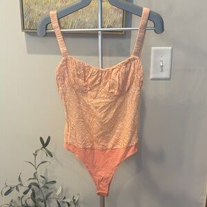 Lani The Label Peach Floral Bodysuit XS revolve women’s